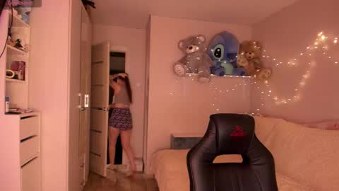 Snapshot of valerie_cutee chatting on 02-26-26, 01:54 Lera online show from 02-26-26, 01:54