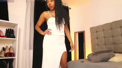 Snapshot of valeriebony chatting on 12-31-24, 06:59 Valerie Style3 online show from 12-31-24, 06:59