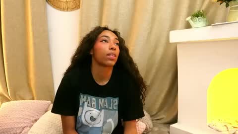 Snapshot of valeriebony chatting on 05-14-26, 04:41 Valerie Style3 online show from 05-14-26, 04:41