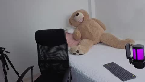 Juli C online show from 12-21-25, 01:02