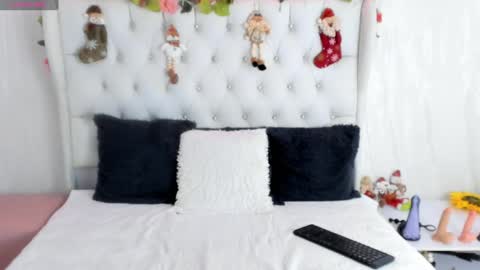 valeria111111 online show from 12-31-24, 12:04