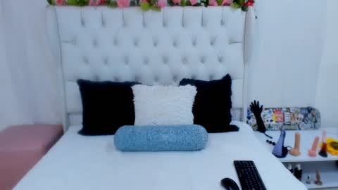 valeria111111 online show from 02-01-25, 07:13