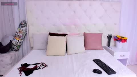 valeria111111 online show from 09-19-25, 12:06