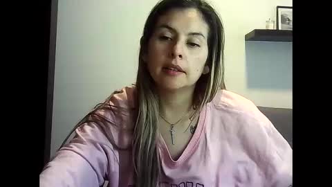 Snapshot of valery__rouse_ chatting on 04-23-26, 01:13 Valery online show from 04-23-26, 01:13