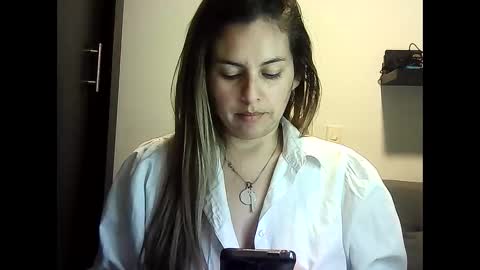 Snapshot of valery__rouse_ chatting on 04-30-26, 01:56 Valery online show from 04-30-26, 01:56
