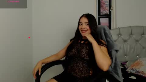 Snapshot of valery_alejo chatting on 05-19-26, 05:36 valeria online show from 05-19-26, 05:36