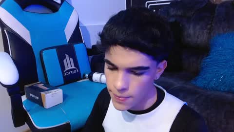 Snapshot of valery_hil chatting on 01-04-25, 07:34 Thomy online show from 01-04-25, 07:34