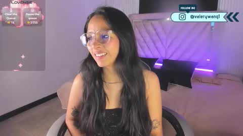 Snapshot of valery_wang chatting on 11-26-25, 11:44 Val online show from 11-26-25, 11:44