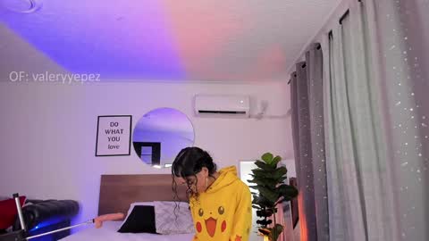 Snapshot of valery_yepes_ chatting on 01-17-25, 03:43 Valery online show from 01-17-25, 03:43