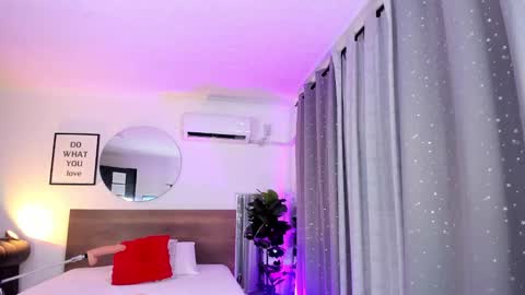 Snapshot of valery_yepes_ chatting on 02-07-25, 07:07 Valery online show from 02-07-25, 07:07