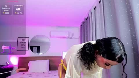 Snapshot of valery_yepes_ chatting on 02-16-25, 01:05 Valery online show from 02-16-25, 01:05