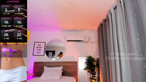 Snapshot of valery_yepes_ chatting on 03-02-25, 12:43 Valery online show from 03-02-25, 12:43