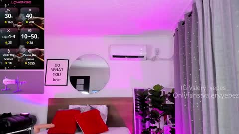 Snapshot of valery_yepes_ chatting on 03-07-25, 11:40 Valery online show from 03-07-25, 11:40