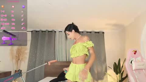 Snapshot of valery_yepes_ chatting on 11-12-25, 01:00 Valery online show from 11-12-25, 01:00