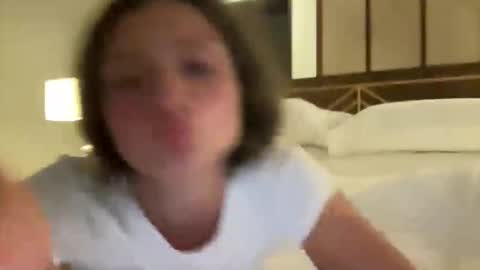 Snapshot of valeryroyale chatting on 11-29-25, 06:11 Valery online show from 11-29-25, 06:11