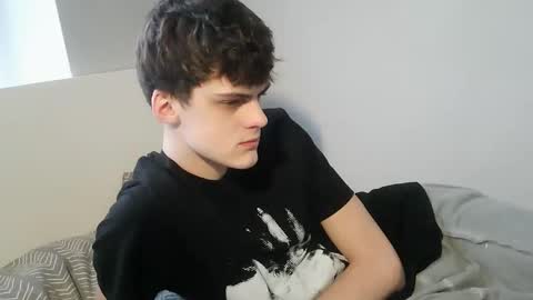 Snapshot of valesios chatting on 12-05-25, 10:46 valesios online show from 12-05-25, 10:46