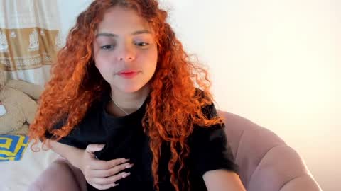 Snapshot of valientegirl_ chatting on 01-02-25, 01:40 VALIENTE  online show from 01-02-25, 01:40