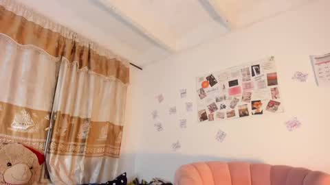 Snapshot of valientegirl_ chatting on 01-18-25, 11:22 VALIENTE  online show from 01-18-25, 11:22