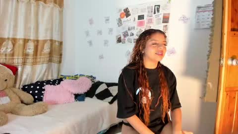 Snapshot of valientegirl_ chatting on 01-31-25, 02:37 VALIENTE  online show from 01-31-25, 02:37