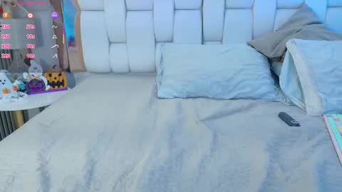 Valkiria moore  online show from 10-09-25, 08:18