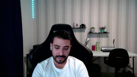 Roberto Carlos online show from 10-16-25, 01:06