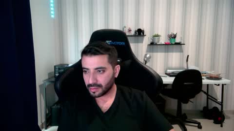 Roberto Carlos online show from 10-18-25, 09:48