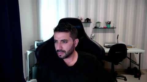 Roberto Carlos online show from 10-20-25, 09:04