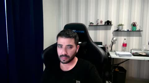 Roberto Carlos online show from 10-26-25, 10:04