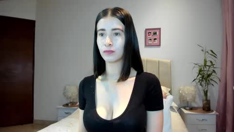 Snapshot of vallejo_macarena chatting on 03-09-25, 03:01 Macarena online show from 03-09-25, 03:01
