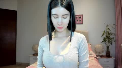 Snapshot of vallejo_macarena chatting on 09-18-25, 02:35 Macarena online show from 09-18-25, 02:35