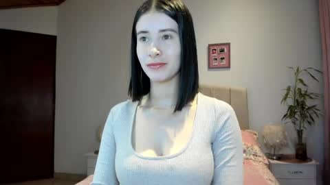 Snapshot of vallejo_macarena chatting on 10-11-25, 03:06 Macarena online show from 10-11-25, 03:06