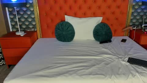 Snapshot of valleriejonnes chatting on 02-12-25, 08:59 Valerie Val V online show from 02-12-25, 08:59