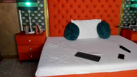 Snapshot of valleriejonnes chatting on 09-18-25, 11:51 Valerie Val V online show from 09-18-25, 11:51