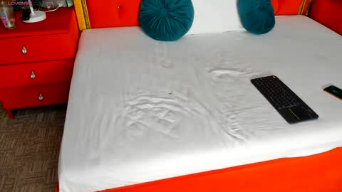 Snapshot of valleriejonnes chatting on 10-10-25, 05:39 Valerie Val V online show from 10-10-25, 05:39