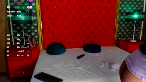 Snapshot of valleriejonnes chatting on 10-17-25, 08:28 Valerie Val V online show from 10-17-25, 08:28