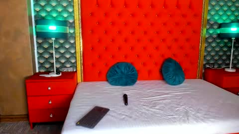 Snapshot of valleriejonnes chatting on 10-19-25, 12:06 Valerie Val V online show from 10-19-25, 12:06