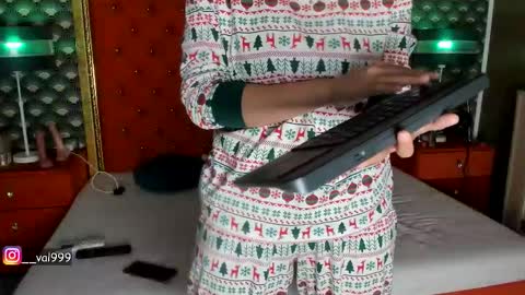 Valerie Val V online show from 12-15-25, 10:25