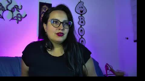 Snapshot of vallery16 chatting on 10-11-25, 05:39 Vallery16 online show from 10-11-25, 05:39