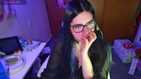Im Violet online show from 12-22-24, 06:06