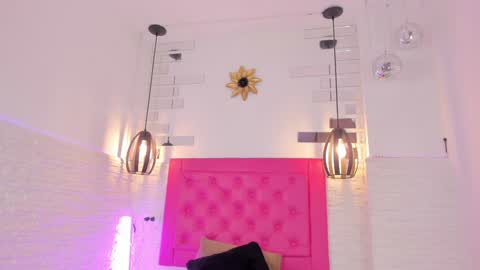 Snapshot of valloletsamar chatting on 01-15-25, 11:21 Vallolet Peach  online show from 01-15-25, 11:21