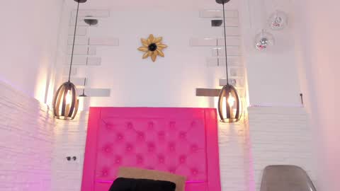 Snapshot of valloletsamar chatting on 01-17-25, 02:18 Vallolet Peach  online show from 01-17-25, 02:18