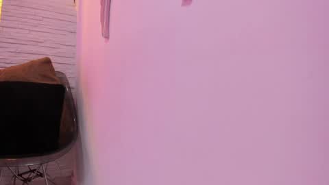 Snapshot of valloletsamar chatting on 01-19-25, 11:12 Vallolet Peach  online show from 01-19-25, 11:12