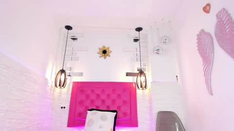 Snapshot of valloletsamar chatting on 02-02-25, 11:30 Vallolet Peach  online show from 02-02-25, 11:30