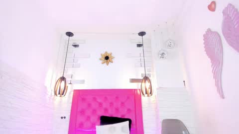 Snapshot of valloletsamar chatting on 02-14-25, 11:31 Vallolet Peach  online show from 02-14-25, 11:31