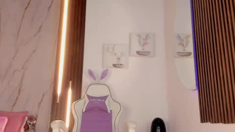 Snapshot of valloletsamar chatting on 09-16-25, 12:06 Vallolet Peach  online show from 09-16-25, 12:06