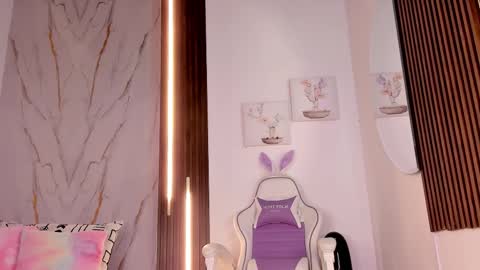 Snapshot of valloletsamar chatting on 11-25-25, 11:54 Vallolet Peach online show from 11-25-25, 11:54