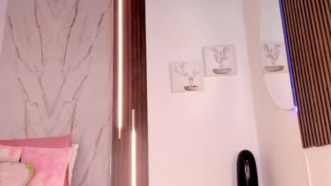 Vallolet Peach  online show from 04-26-26, 12:14