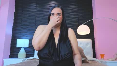 Snapshot of valrery_roussex chatting on 10-28-25, 06:43 Valery online show from 10-28-25, 06:43