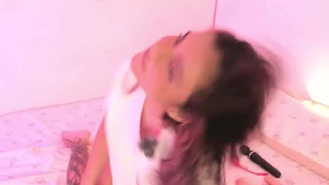 Snapshot of valy_shyness chatting on 10-10-25, 08:30 valy_shyness online show from 10-10-25, 08:30