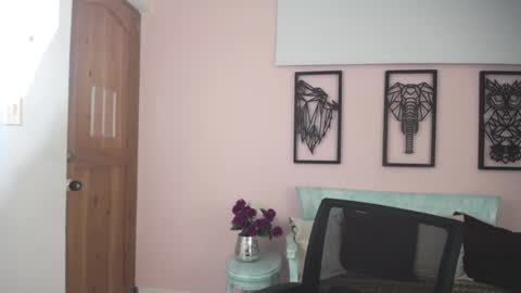 Isabella online show from 12-16-24, 12:06